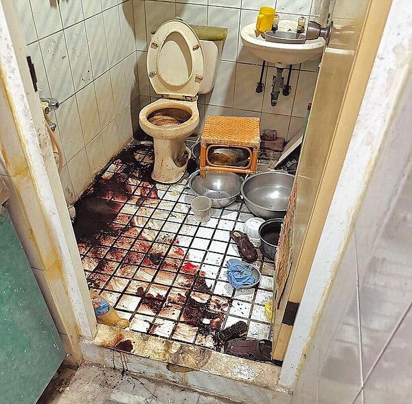 「孤獨死」案件頻傳,台南市仁德區成功里長鄭晴而上月處理3起獨居在家身亡的里民身後事,其中1名男性死者因腐爛到面目全非,在家陳屍多日才被發現,要送殯儀館還一度卡關。(鄭晴而提供/曹婷婷台南傳真)