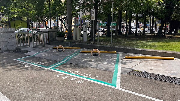 台中電動汽車激增,議員批評台中公有停車場充電樁建置速度緩慢,要求市府盡速設置。圖/台中市政府提供
