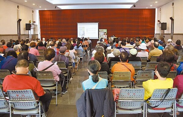 疫情肆虐後頗多民眾參加健康講座獲取新知。圖／元素生化科技有限公司提供
