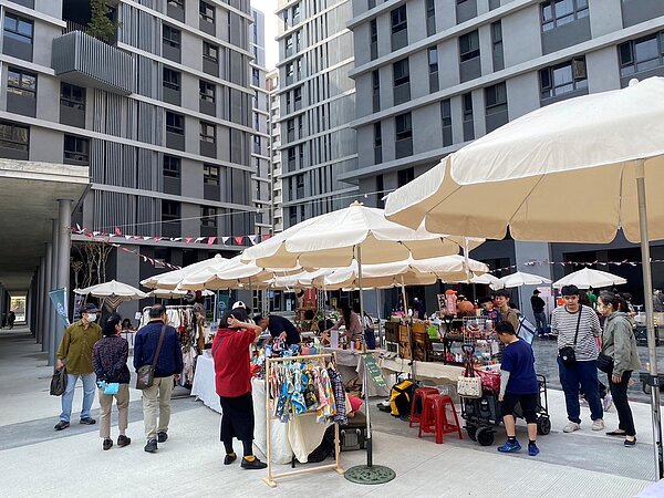 太平育賢二期好宅週末推出公益市集活動。圖/台中市住宅處提供