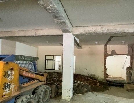 新北新莊一處老公寓住戶於2022年發現自家梁柱結構受損,擔心有安全疑慮而向市府諮詢。圖/新北工務局提供