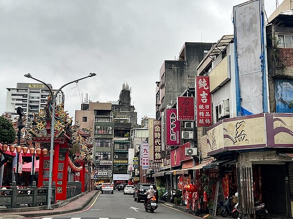 今年桃園市政府將成立「桃園市都更專案辦公室」 ，希望透過更多的完善機制及配套，由官方與民間、不動產業者積極合作，更促使桃園、中壢的舊城區活化，讓整體城區有更好的發展。圖／桃園市都發局提供