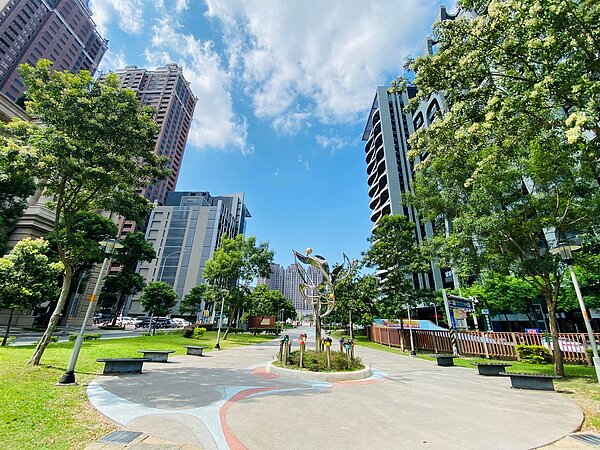 桃園龜山區和大園區在2023年下半年預售屋交易量較上半年增加超過4成,顯示兩地下半年的購屋需求相當強勁。圖/永慶房產集團提供