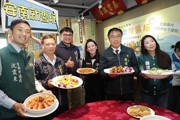 南市府邀旅遊部落客規劃4大必遊路線、50家必吃美食。圖/台南市政府提供