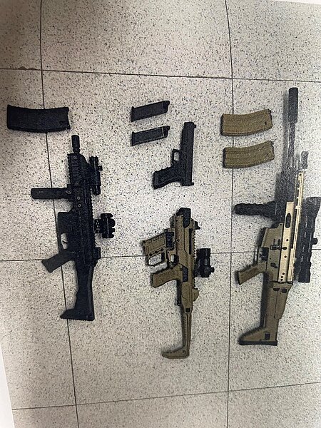 醉男持BB槍掃射鄰宅。圖/台北市警察局提供