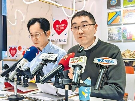 
基隆市長謝國樑（右）表示，基隆市政府從未與主富公司有任何合約關係。（張志康攝）
