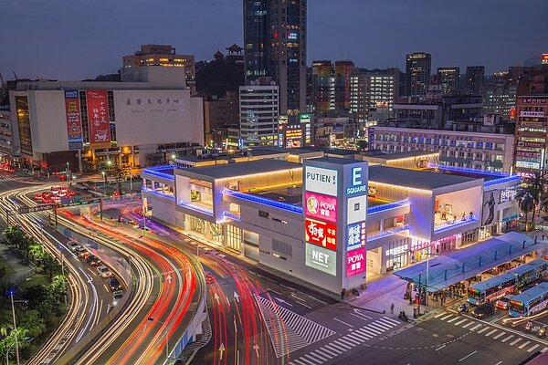 基隆市政府引進微風集團進駐東岸廣場,目前負責商場營運,擁有服飾品牌NET的主富公司槓上基市府,表示要採取法律行動保障權益。圖/基市府提供