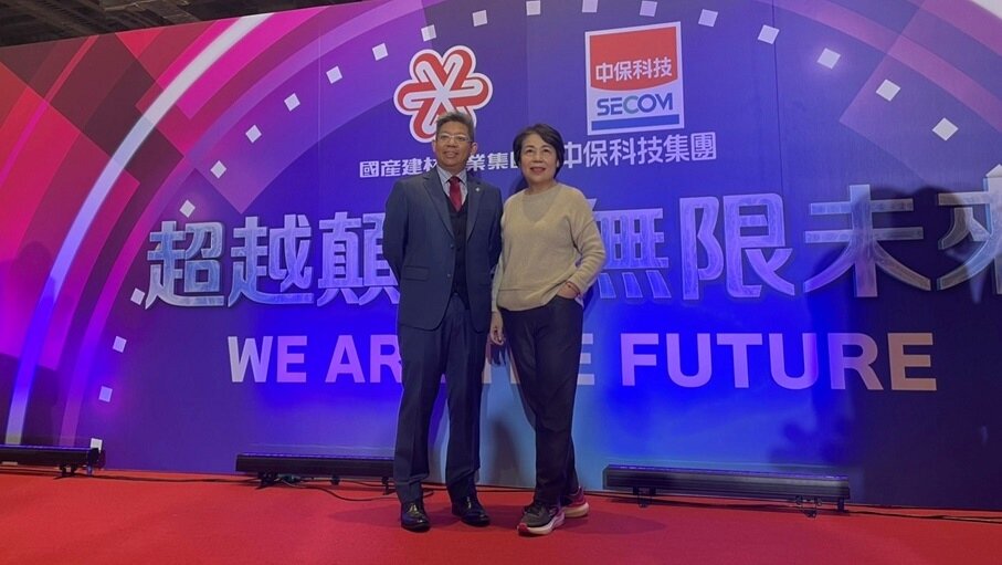 ▼國產建材實業董事長徐蘭英(右)與中保科技董事長林建涵(左)接受媒體聯訪。(圖/<a href="https://house.ebc.net.tw/" target="_blank">EBC地產王</a>張琬聆攝)
