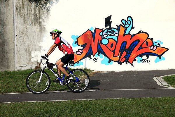 北市河濱塗鴉區新增萬華區龍山河濱公園內。圖／台北市水利處提供