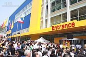 IKEA台中旗艦店開幕　上萬民眾擠爆展場