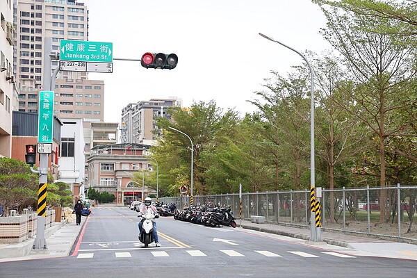 建平八街拓寬工程完工。圖／台南市政府提供