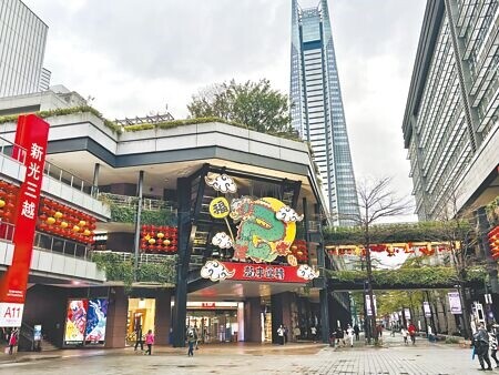 新光三越去年全台15店來客數達1.2億人次，較前年增加了12.5％成長。（吳奕萱攝）