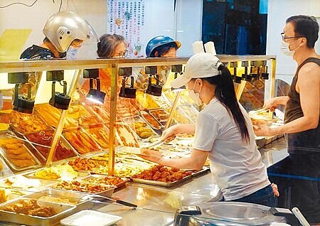 物價仍是政府今年不得不面對的課題，受供給面的影響高於需求面，宜慎防通膨出現症狀減弱但病程拉長的「長新冠」現象。圖∕本報資料照片