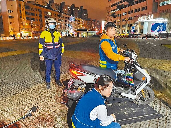 桃園市環、警、監聯合執行「靜桃計畫」，噪音陳情降14％、稽查增1.6倍、累積開罰破320萬。圖／桃園市警局提供