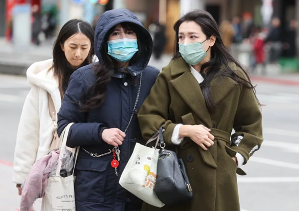 入冬最強寒流持續影響，各地溫度隨著水氣減少、濕度下降、天氣回穩而有所回升，北部、東北部白天高溫12－14度，中部以及花東地區高溫15－19度，南部高溫有機會20－22度。聯合報資料照片
