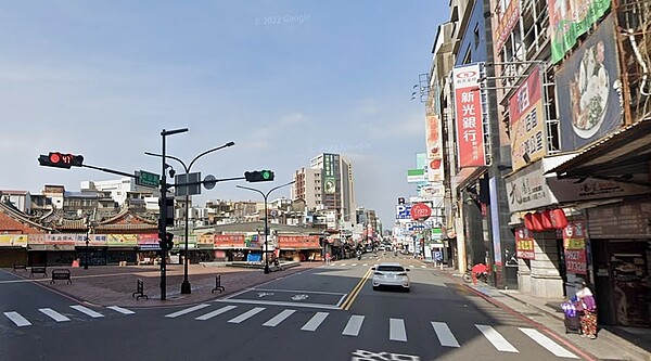 新竹瘋狂地價再逼「買盤外溢」?專家看精華、外圍區購屋生態 新竹這幾年的土地價格竄升驚人,帶動房價上升,精華區域房價已高,「確實會形成一些買盤外溢現象」。圖/google map