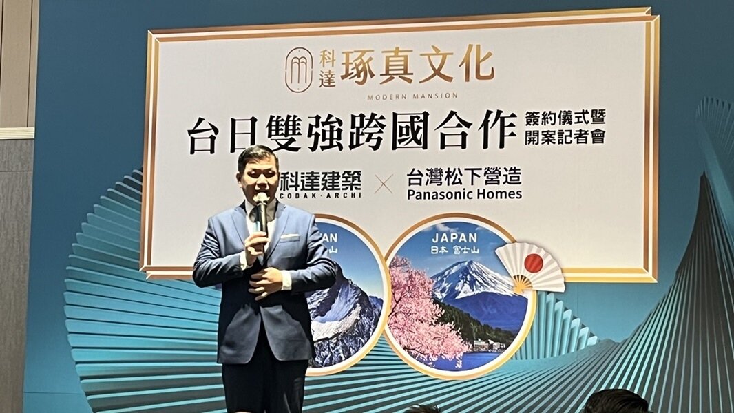 ▼賴建程表示案場提供的價格就是給代銷的底價表。(圖/<a href="https://house.ebc.net.tw/" data-cke-saved-href="https://house.ebc.net.tw/" data-cke-saved-href="https://house.ebc.net.tw/" target="_blank">EBC地產王</a>張琬聆攝)