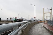 紓解三重蘆洲地區交通　環河北路2段重陽橋機車引道將完工