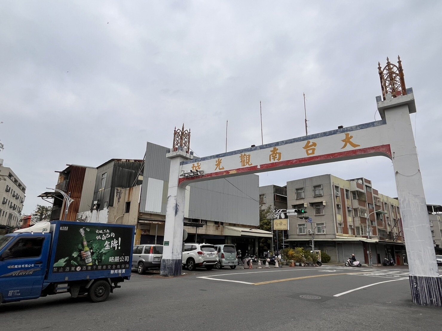 大台南觀光城因有公安疑慮,市府將強制拆除,引發攤商強烈反彈。記者吳淑玲/攝影