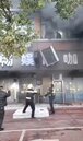 違規施工、樓道堵死…江西店鋪大火39死　多名學生跳樓逃