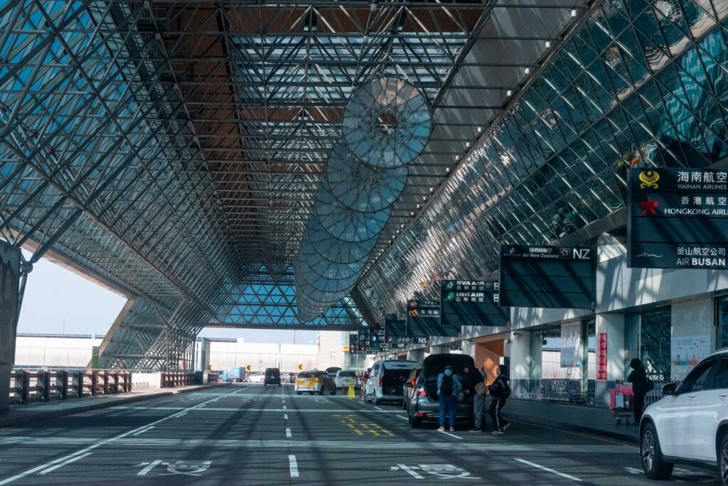 台灣桃園國際機場座落於大園區，是台灣最重主要的國際門戶