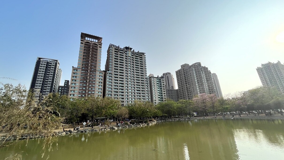 ▼北高雄如鼓山區豪宅聚落等，交易出色穩定。（圖／<a href="https://house.ebc.net.tw/" data-cke-saved-href="https://house.ebc.net.tw/" target="_blank">EBC地產王</a>張琬聆攝）