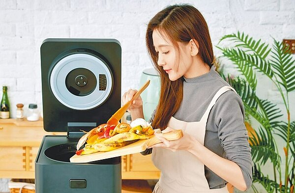 GPLUS「廚餘達人」家用廚餘乾燥機內鍋有4.5公升大容量,能減少廚餘90%體積。圖/GPLUS提供