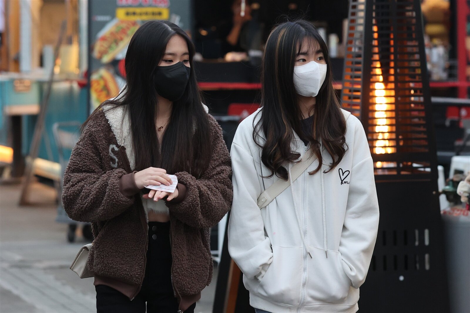 今天寒流逐漸減弱,各地夜晚清晨仍偏涼冷,中南部日夜溫差大。記者許正宏/攝影