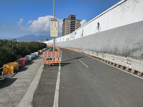 延平河濱公園自行車道拓寬升級1/29起國順疏散門至敦煌疏散門間自行車道施工封閉3天。圖/北市府提供