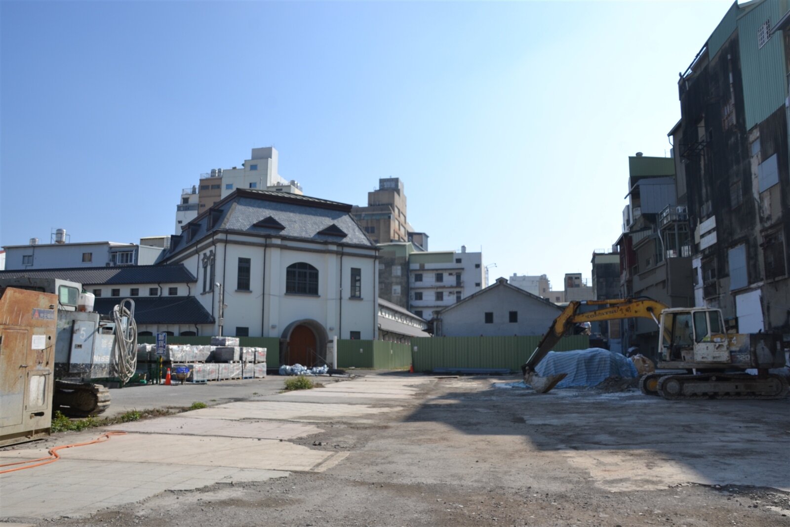 台南市政府正進行西市場周邊街廓整體改建,結合一旁香蕉倉庫、西門商場,打造名符其實的「大菜市」。記者鄭惠仁/攝影