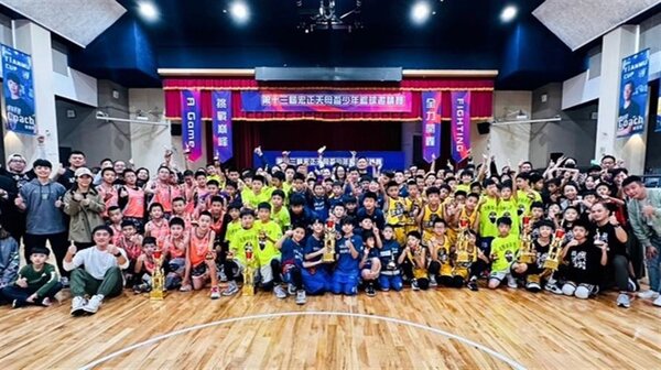 永慶房屋贊助「宏正天母盃少年籃球邀請賽」，連續9年支持學生們投入籃球運動。