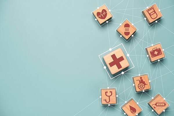 ▼春節期間衛福部各項衛生福利及服務不斷線，陪伴民眾安心過年。影像來源：Shutterstock