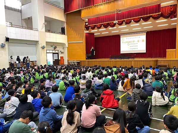 竹市府挹注4千萬補助11校大型集會場所設冷氣。圖/新竹市教育處提供