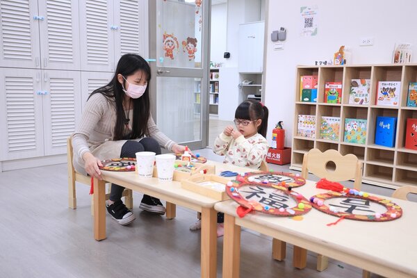 龍津國小托嬰中心採日間托育。圖／台中市社會局提供