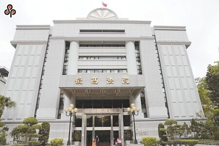 黃姓男子與患有情緒障礙的19歲兒子起爭執,他拿充電線將兒子勒斃,再向警方報案自首說:「我把他勒死了」,最高法院依殺人罪判刑4年定讞。(本報資料照片)