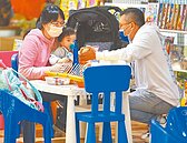 男性申請育嬰留停津貼占25％　創新高