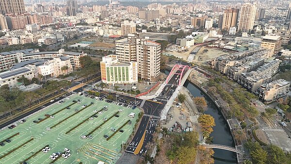 龍德橋30日通車,可疏導大順商圈的通流量至龍德新路。圖/高市府提供