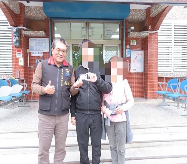 秀林戶政事務所幫助少年取得身分證。圖/花蓮縣府提供