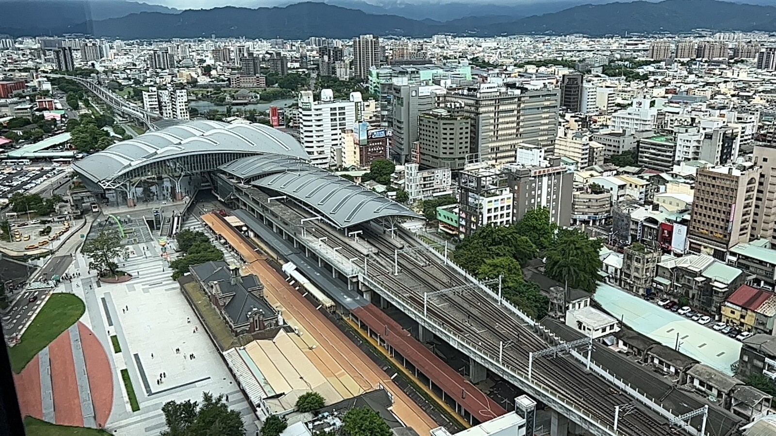 台中舊城有不少特色街區，經發局制定優化商圈草案，打造特色商圈，吸引人潮。記者陳秋雲／攝影 