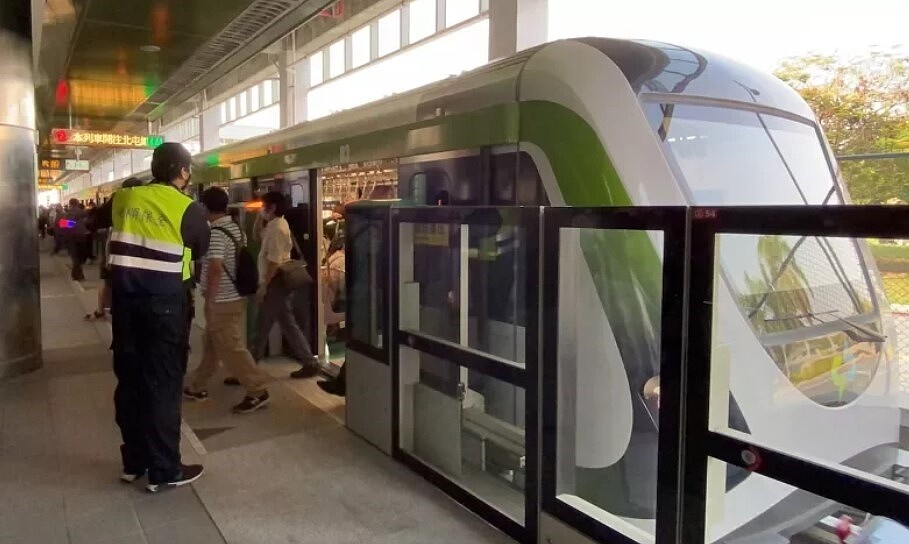 行政院核定台中捷運藍線、台鐵海線鐵路雙軌化可行性研究。圖為台中捷運綠線。記者趙容萱/攝影