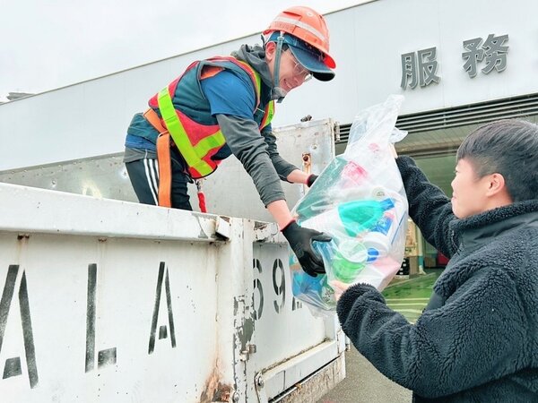新北市環保局公布，有7大類資源回收物須單獨回收。圖／新北市政府提供