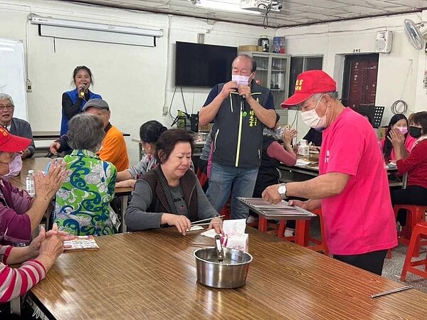 裕生里會辦理免費銀髮族共餐