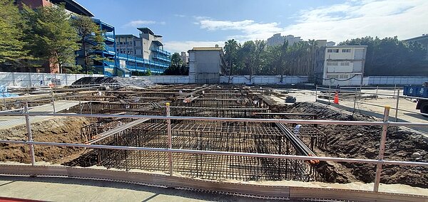 板橋國中校舍改建暨增設新月旗艦型幼兒園興建工程基地。圖/教育局提供