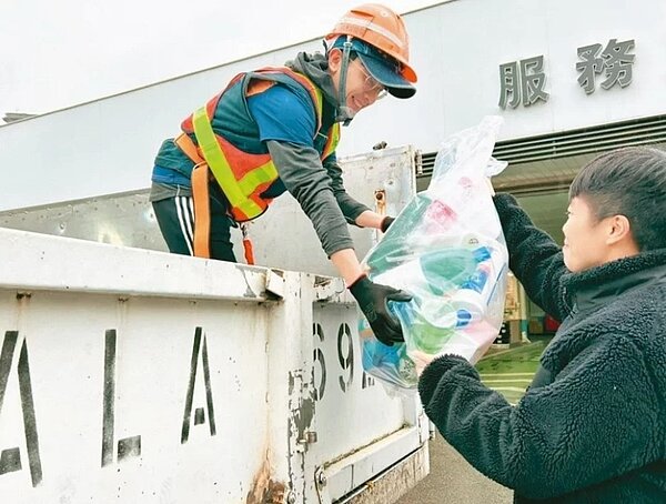 新北環保局公告7大類資源回收物新規,提醒民眾不要違規。圖/新北環保局提供