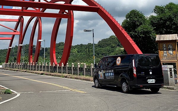 新竹縣長照交通接送調整收費,鼓勵共乘可打7折。圖/新竹縣府提供