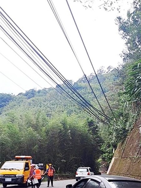 復興區各里經常無預警跳電、停電住民困擾，台電3月中旬前全區巡檢復興電纜線材設備更新。圖／台電桃園營業處提供