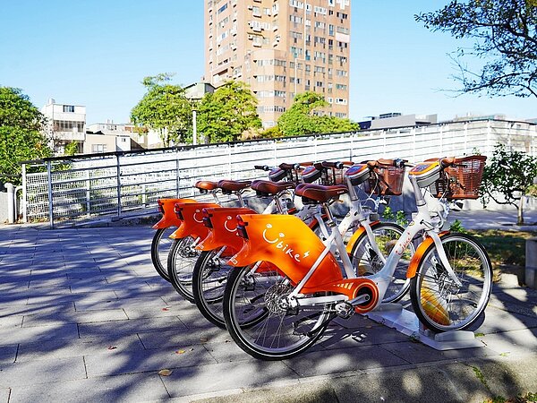 YouBike2.0E禁行新北市人行道。圖／新北市政府提供

