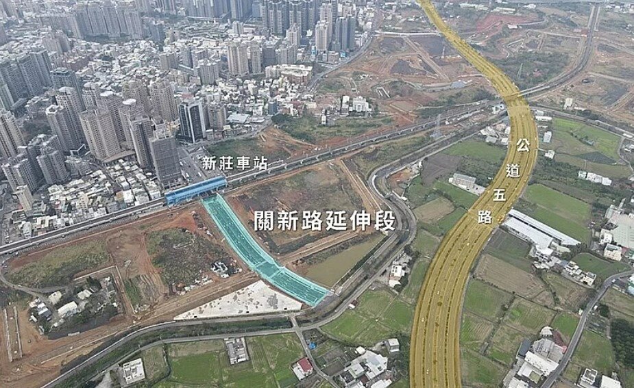 新竹市慈濟路及關新路延伸段提前2年於今天開放通車,通車後可望有效分散埔頂路及慈雲路部分車流。圖為空拍圖。圖/竹市府提供