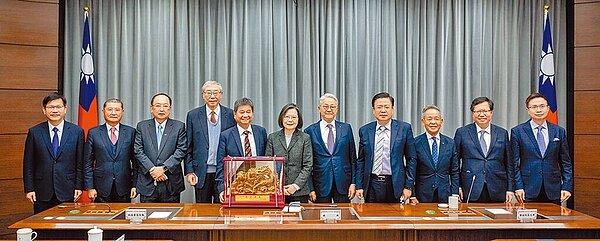 蔡英文總統任內最後一次與八大工商團體新春團拜,將在27日舉行。圖為2023年新春團拜。(總統府提供)