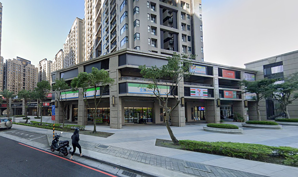 新建案賣點!重劃區「一樓沒有店面」他反倒不喜歡 專家:房價雙面刃 網友認為,重劃區一樓有店面的話,採買蠻方便。示意圖/翻攝自Google maps